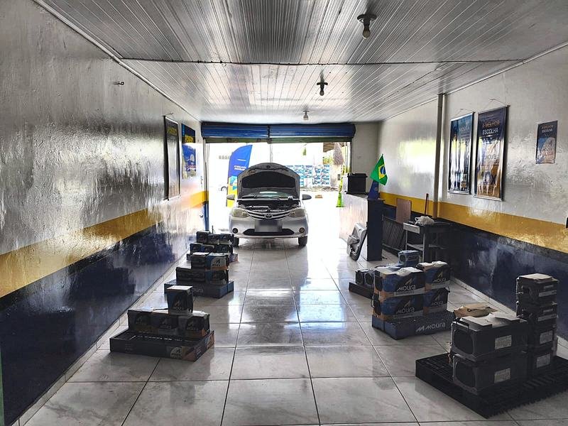 Corredor interno da loja Ligue Baterias
