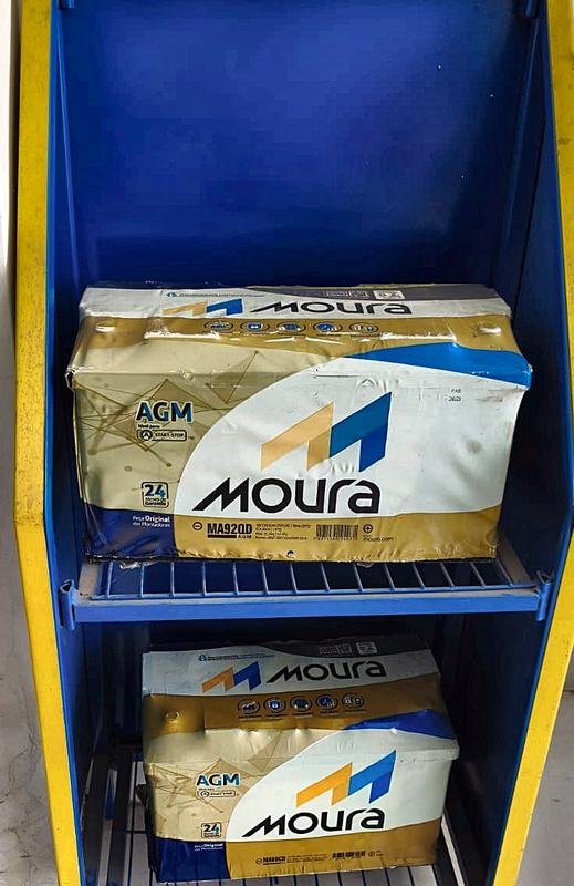 Expositor de baterias Moura AGM