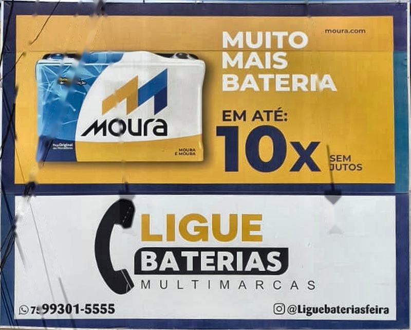 Placa da fachada da Ligue Baterias Multimarcas com o telefone (75) 9 9301-5555